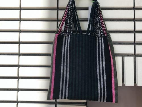 マルニのハンモックスタイルハンドルショッピングバッグ