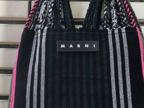 ハンモックスタイルハンドルショッピングバッグのMARNI MARKET