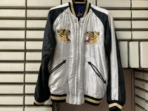 テイラートーヨーのリバーシブルスカジャン