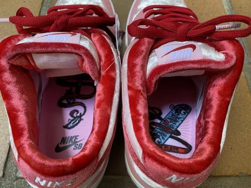 DUNK LOW STRANGE LOVE