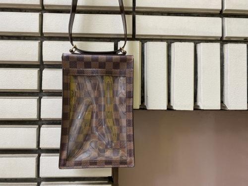 LOUIS VUITTON のルイ ヴィトン