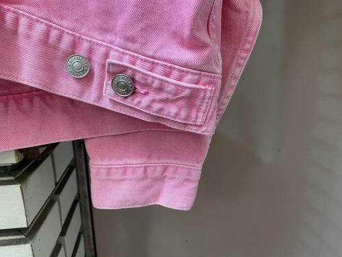 デニムジャケットのフロントロゴ刺繍デニムジャケット