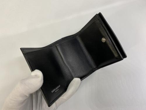 3つ折りコンパクトウォレットの6連キーケース