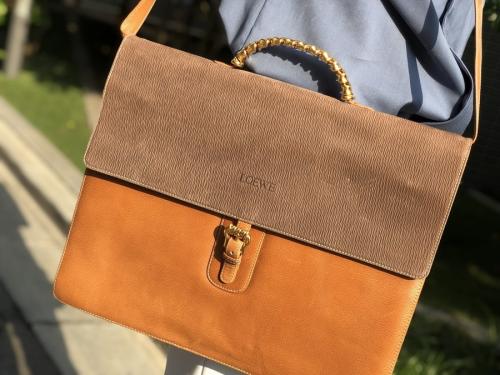 ロエベのツイストハンドル2WAYバッグ