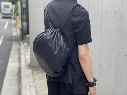 アレキサンダーワンのレザーナップサック