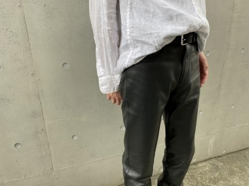イブサンローラン　リヴゴーシュのレザーパンツ