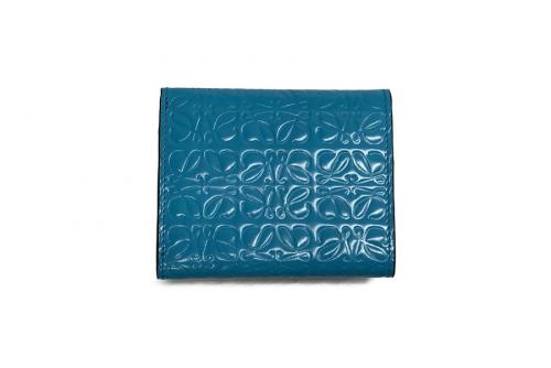 ロエベのトライフォールドウォレット