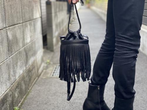 ヨウジヤマモト プリュス ノアールのグローブ調フリンジ巾着ショルダーバッグ