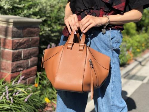 ロエベのハンモックスモールバッグ