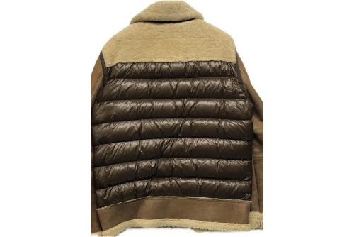 モンクレールのムートン切替ダウンジャケット