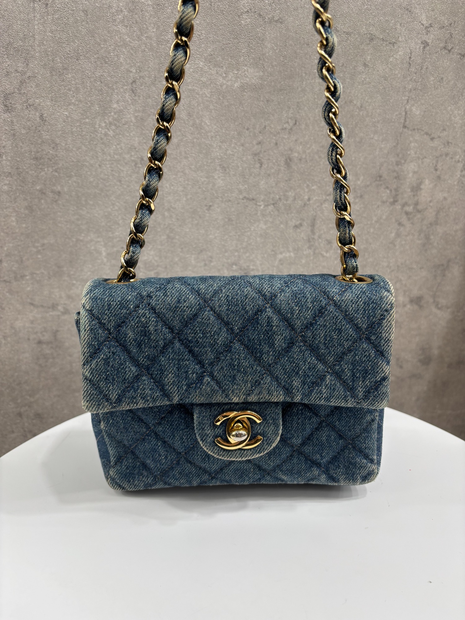 CHANEL/シャネル】よりミニマトラッセデニムショルダーバッグを買取