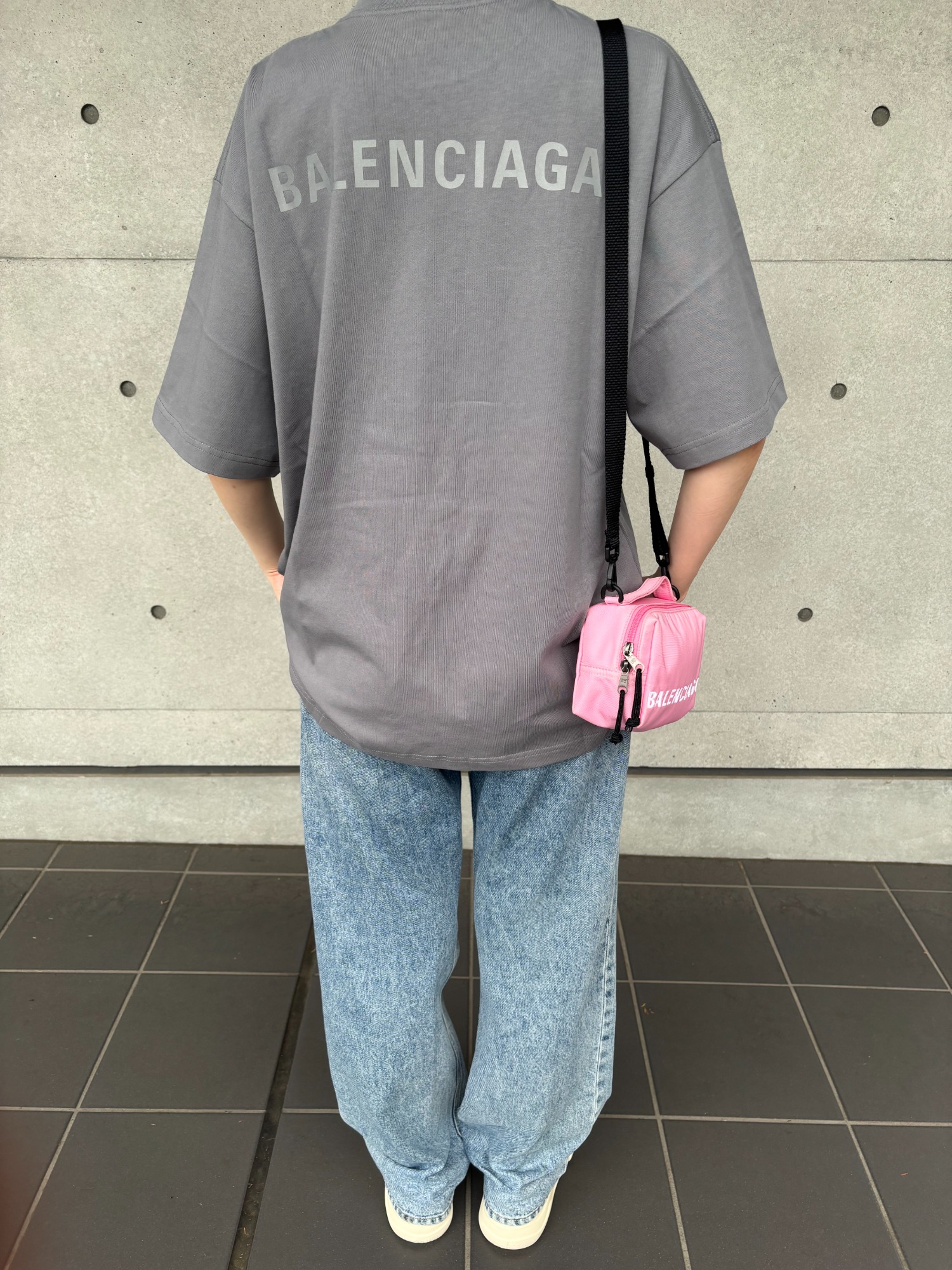 BALENCIAGA /バレンシアガ】よりMedium Fit T-Shirt、ショルダーバッグ 