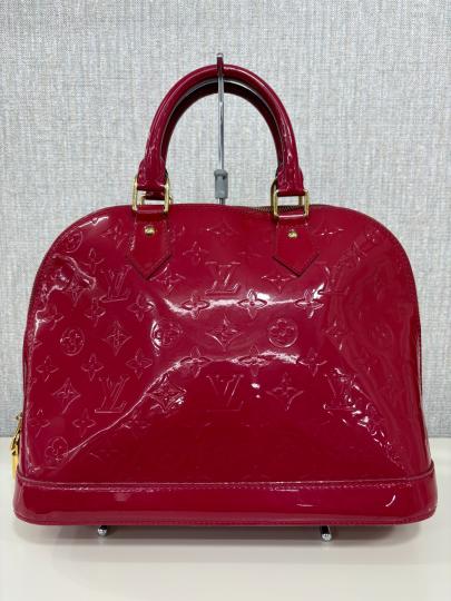 「ラグジュアリーブランドのLOUIS VUITTON 」