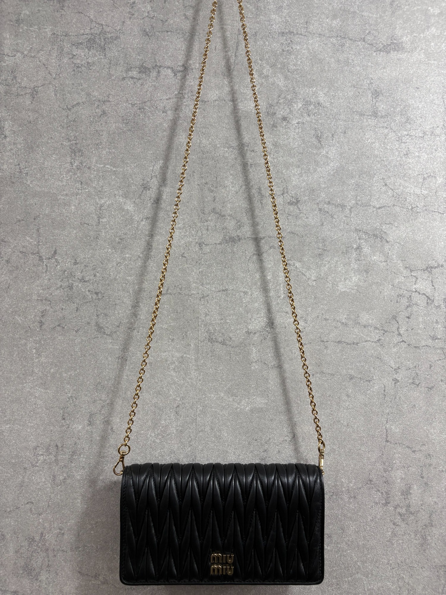 ミュウミュウ　チェーンウォレット miu ミュウミュウ MIUMIU チェーンウォレット マテラッセ レザー