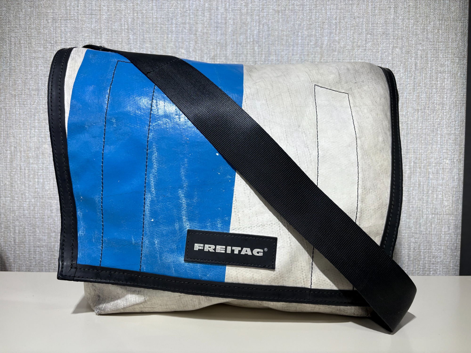 FREITAG 青白 ショルダーバッグ FREITAG/フライターグ】よりショルダーバッグ2点を買取入荷