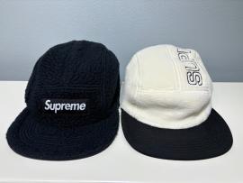 「ストリートブランドのSUPREME 」