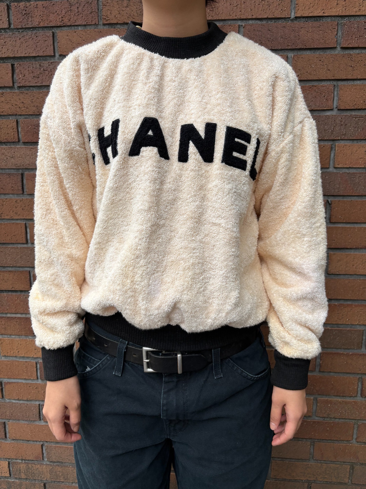 CHANEL/シャネル】より ヴィンテージパイルロゴスウェット を