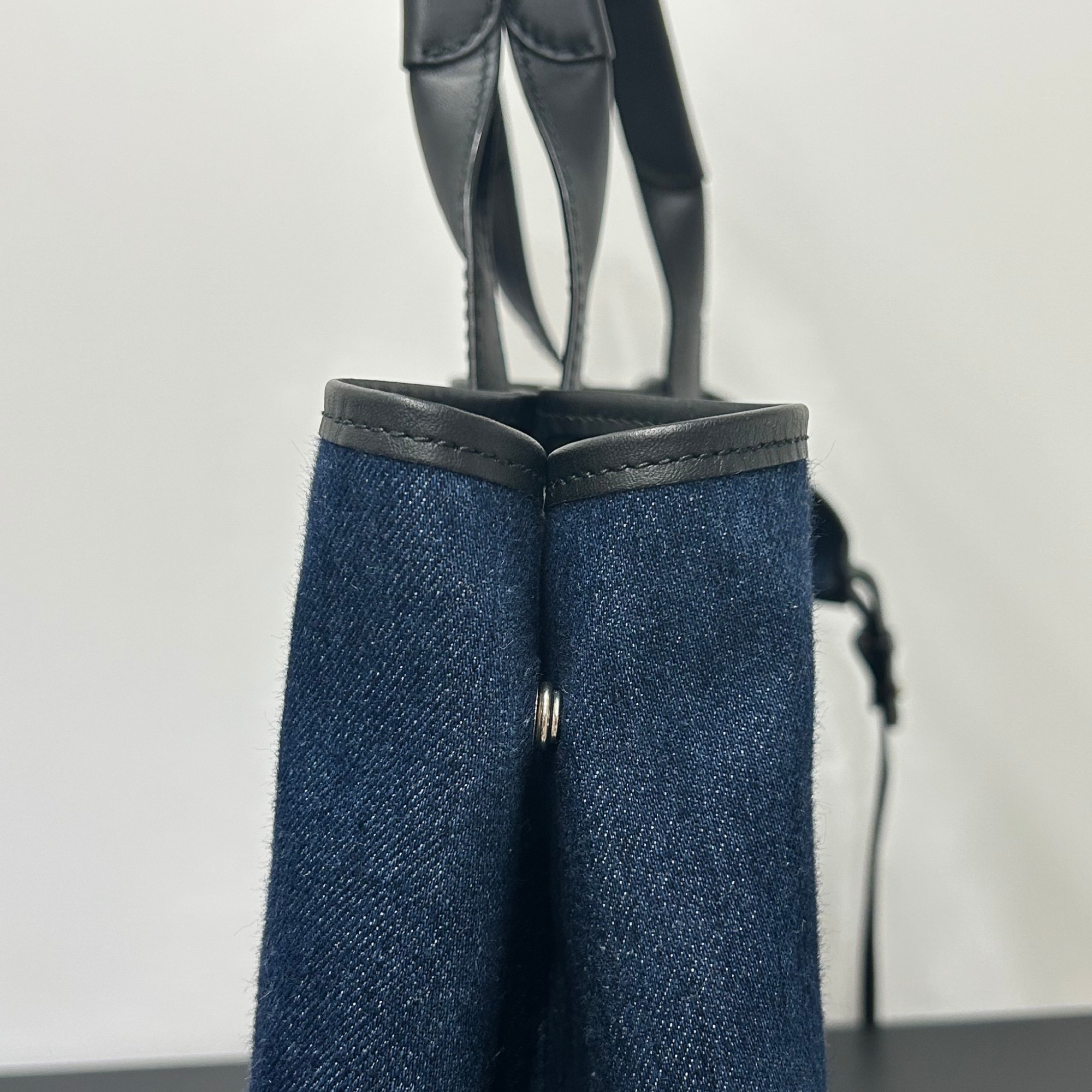 BALENCIAGA/バレンシアガ】より'NAVY CABAS/M'（ネイビーカバス