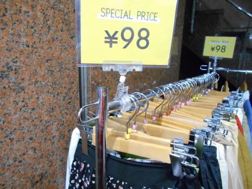 リサイクルショップの古着