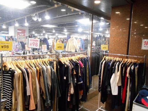 リサイクルショップの古着
