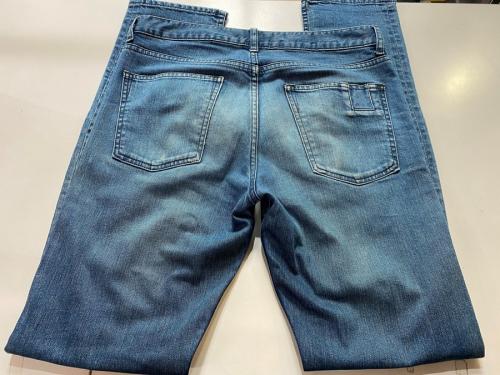 デニムパンツの川越