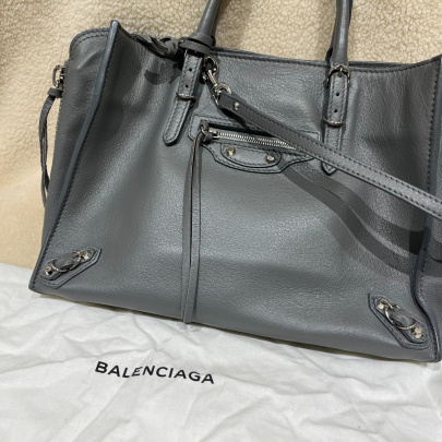 「ラグジュアリーブランドのBALENCIAGA 」