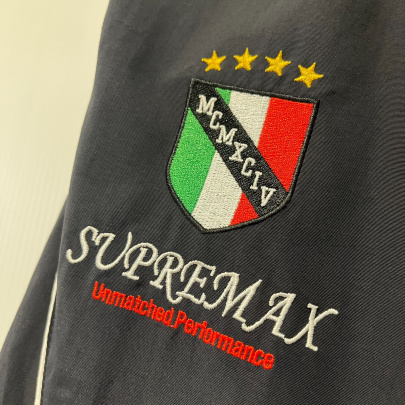 「ストリートブランドのSupreme×UMBRO 」