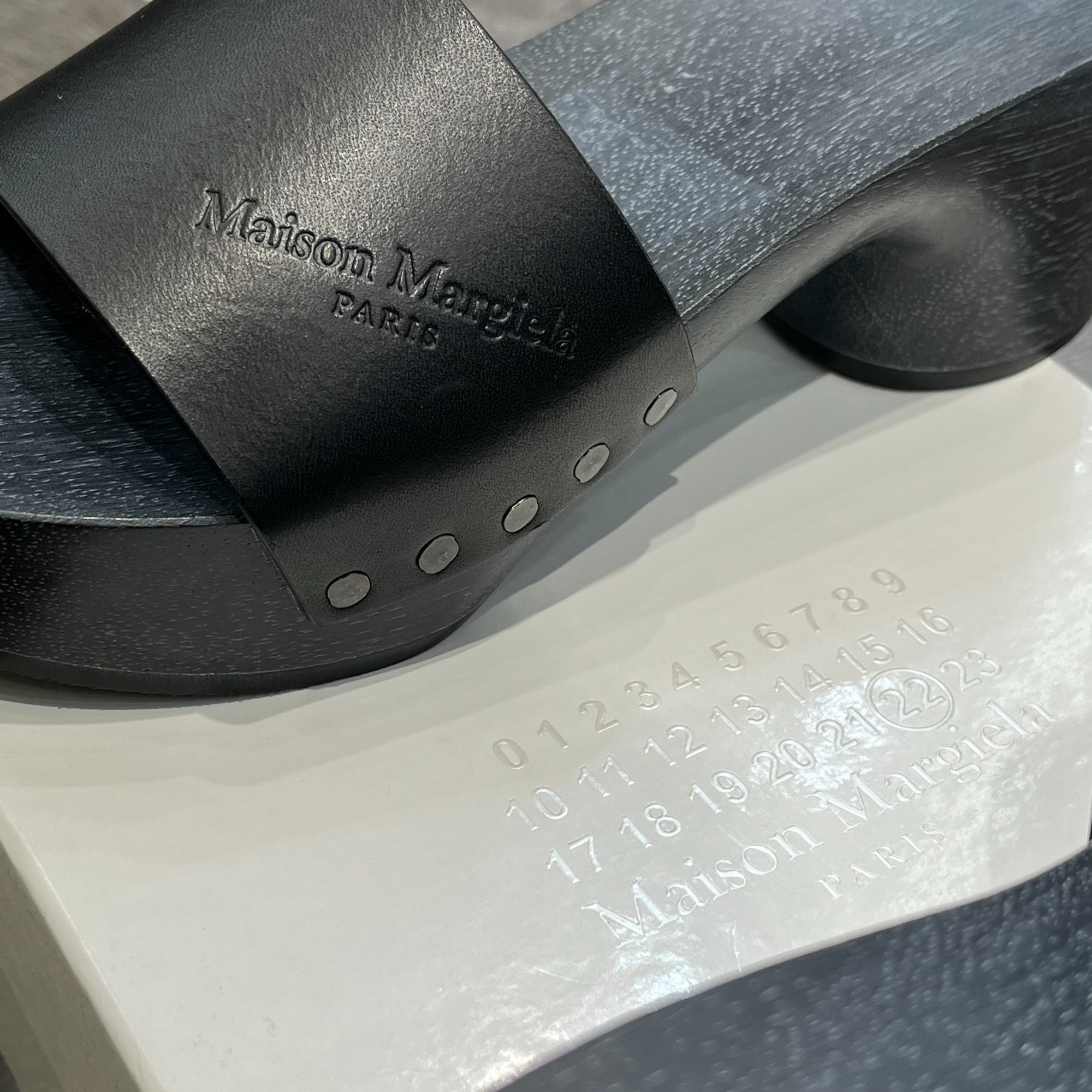 (オモロT**)Maison Margiela 足袋ウッドサンダル Maison Margiela】足袋ウッドソールサボサンダル[2023.05.19発行