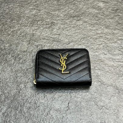 「ラグジュアリーブランドのSaint Laurent Paris 」