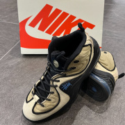 「スポーツブランドのNIKE 」