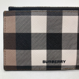 「ラグジュアリーブランドのBURBERRY 」