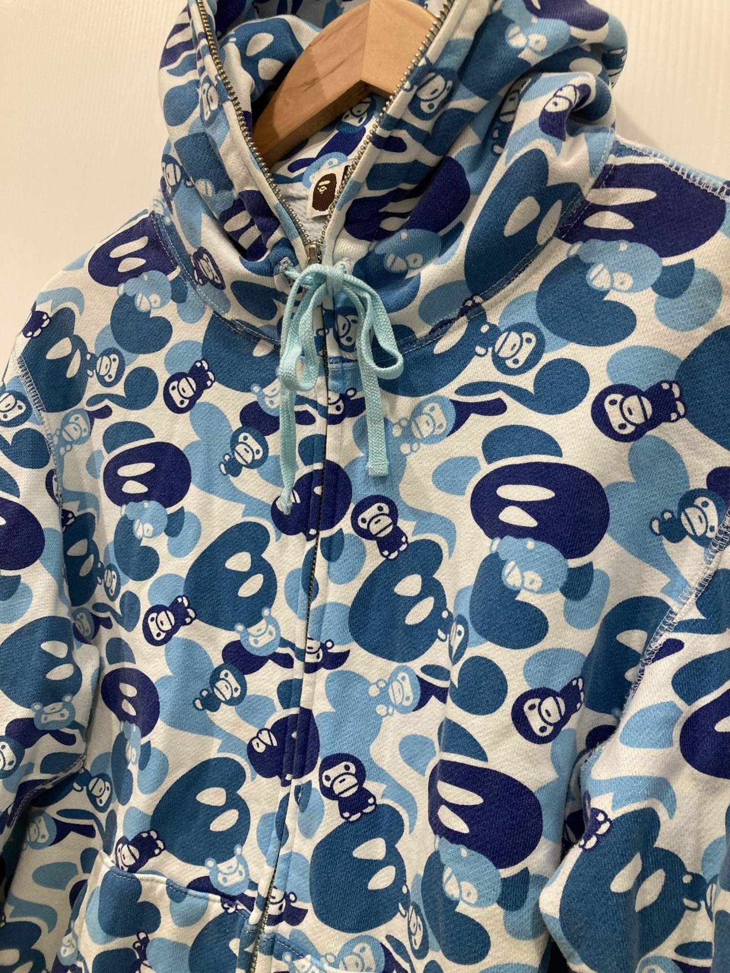 A BATHING APE/アベイシングエイプ】マイクロブルーカモフルジップ