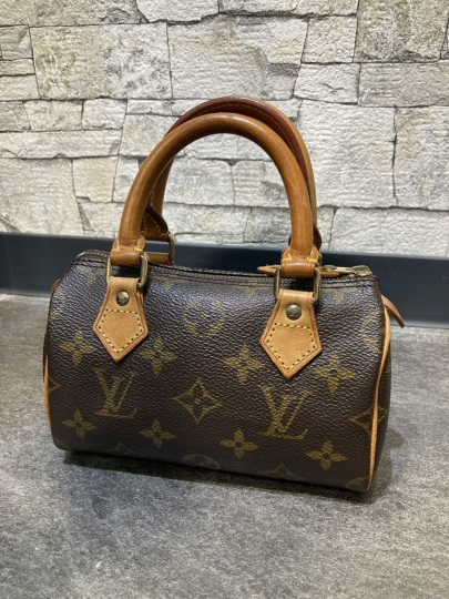 「ラグジュアリーブランドのLOUIS VUITTON 」