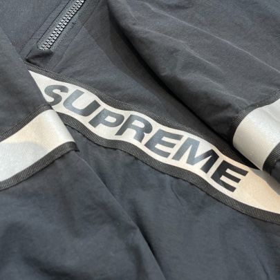 「ストリートブランドのSUPREME 」