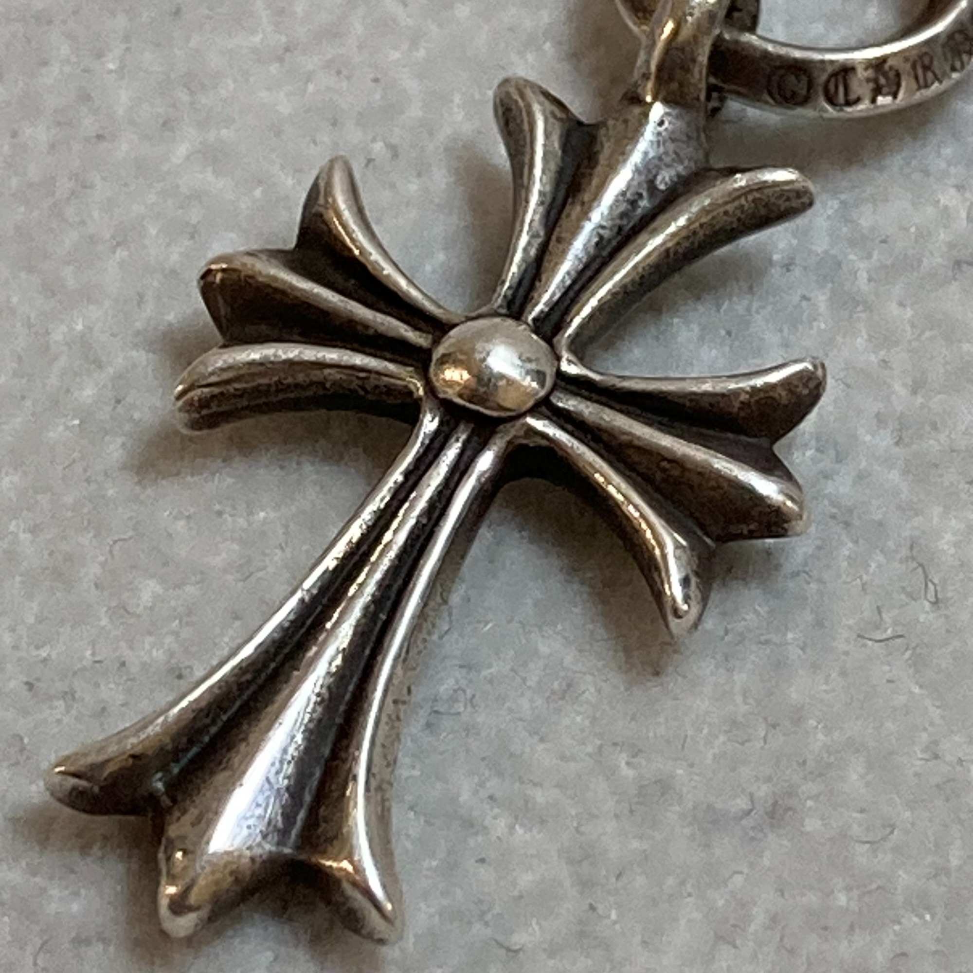CHROME HEARTS】 TINY CH CROSS[2024.11.08発行]｜トレファクスタイル