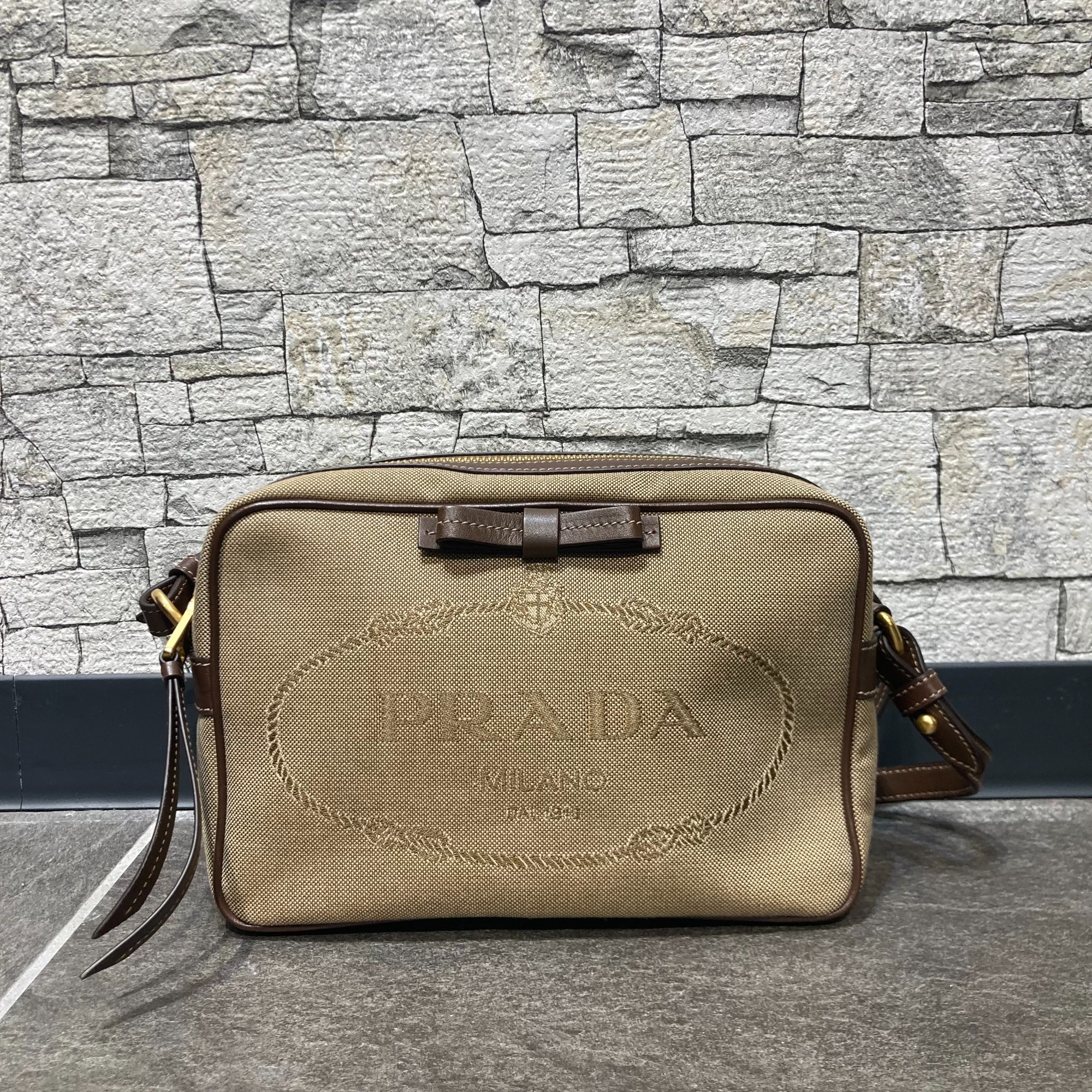 PRADA】キャンバスショルダーバッグ[2025.02.15発行]｜トレファク 