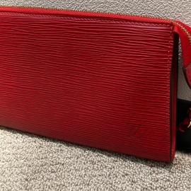 【LOUIS VUITTON】 エピ ポシェット・アクセソワール