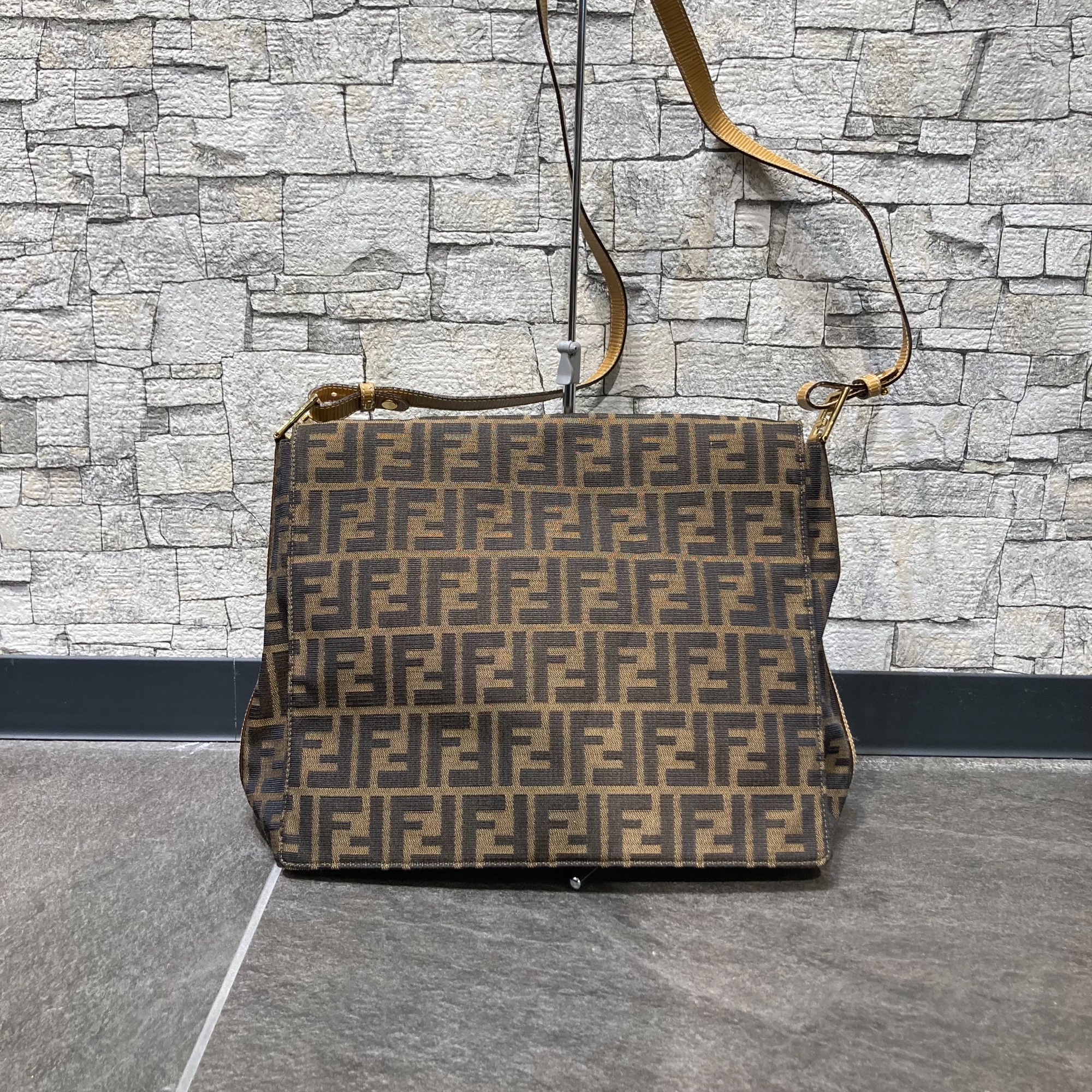 FENDI】ズッカ柄ショルダーバッグ[2025.04.16発行]｜トレファク