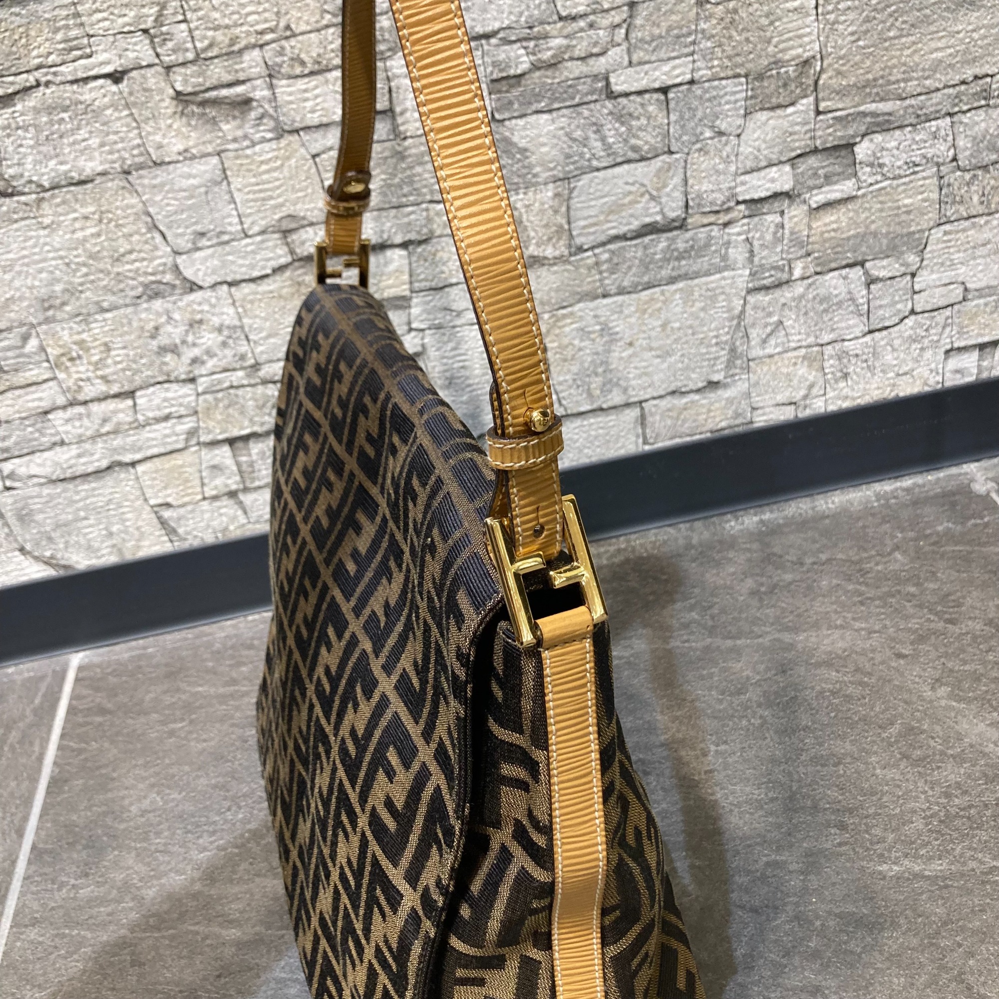 FENDI】ズッカ柄ショルダーバッグ[2025.04.16発行]｜トレファク