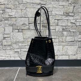 「ラグジュアリーブランドのSalvatore Ferragamo 」