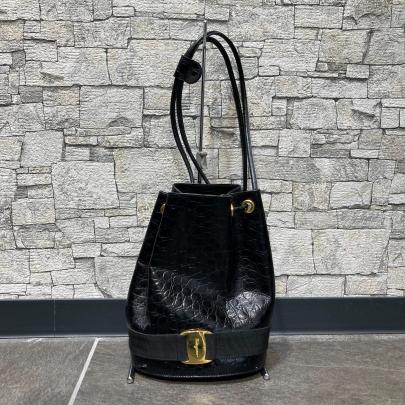 「ラグジュアリーブランドのSalvatore Ferragamo 」