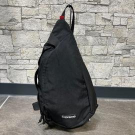 「ストリートブランドのSUPREME 」