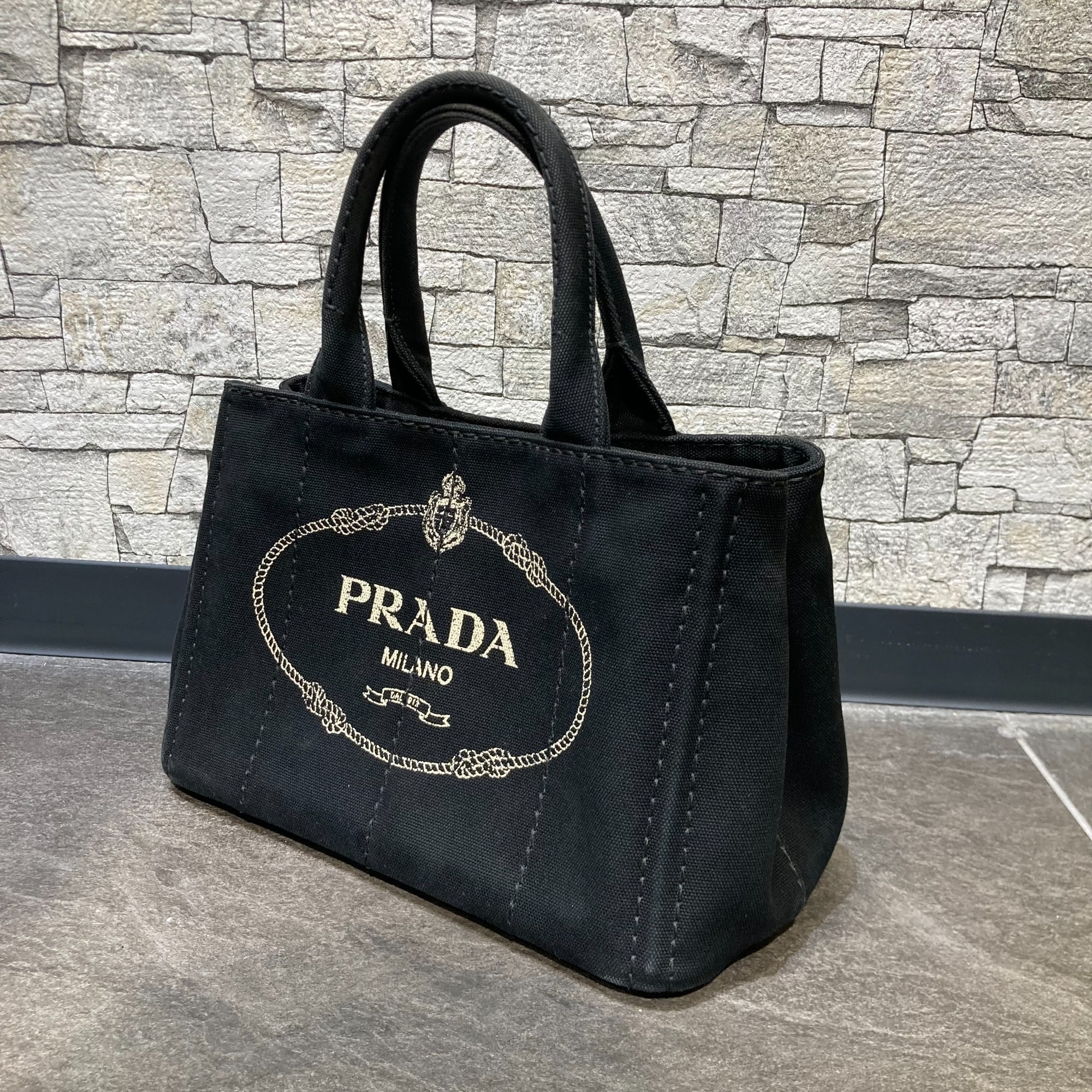 プラダ　PRADA カナパトート プラダ （PRADA） ロゴが可愛いトートバッグ「カナパ」
