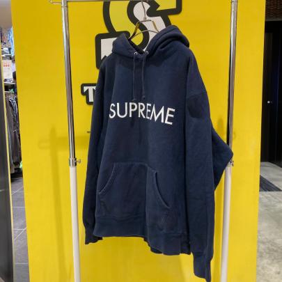 「ストリートブランドのSUPREME 」