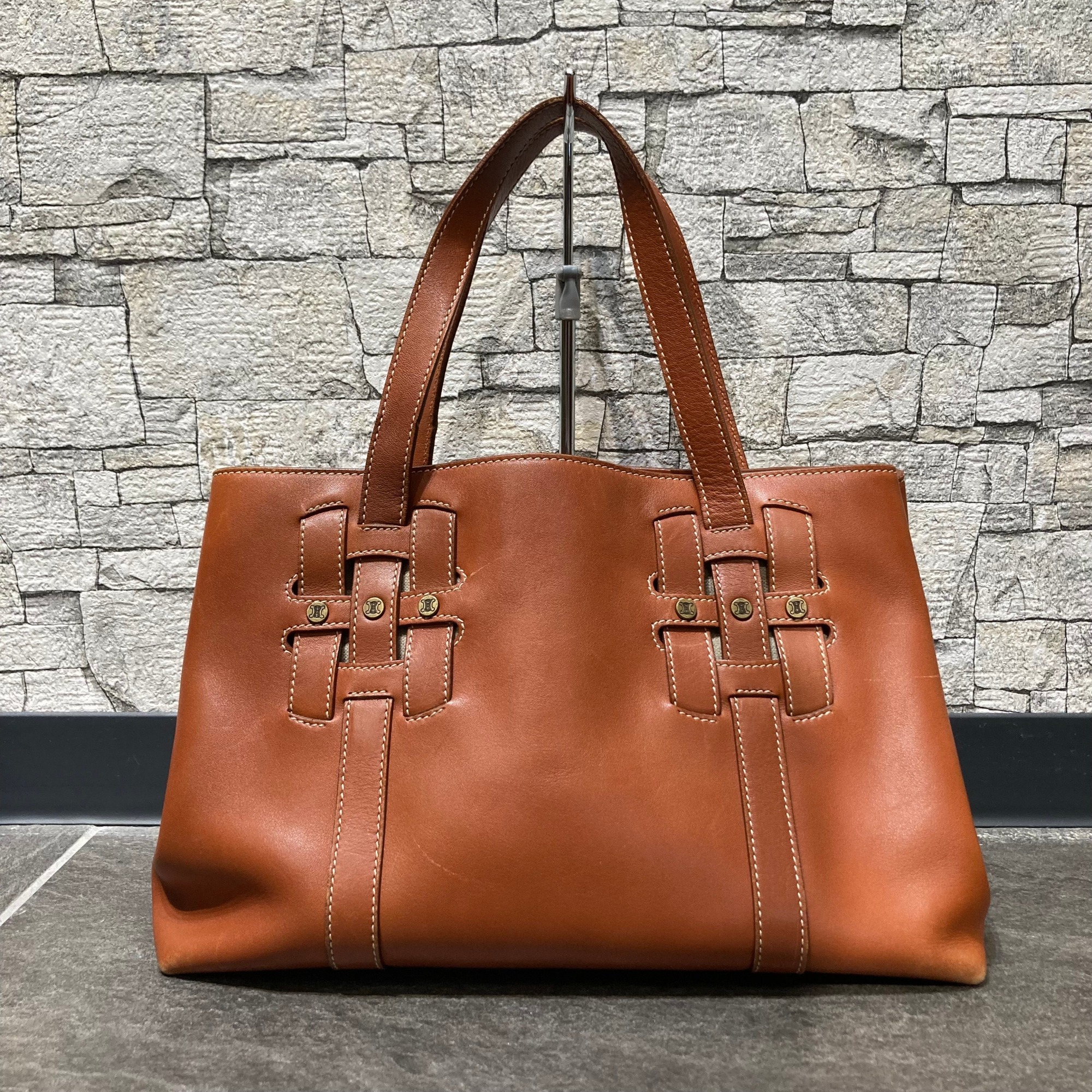 【新品】ルージュフィルプレタパック CELINE 】ロゴボタンレザーバッグ[2025.08.20発行]｜トレファク