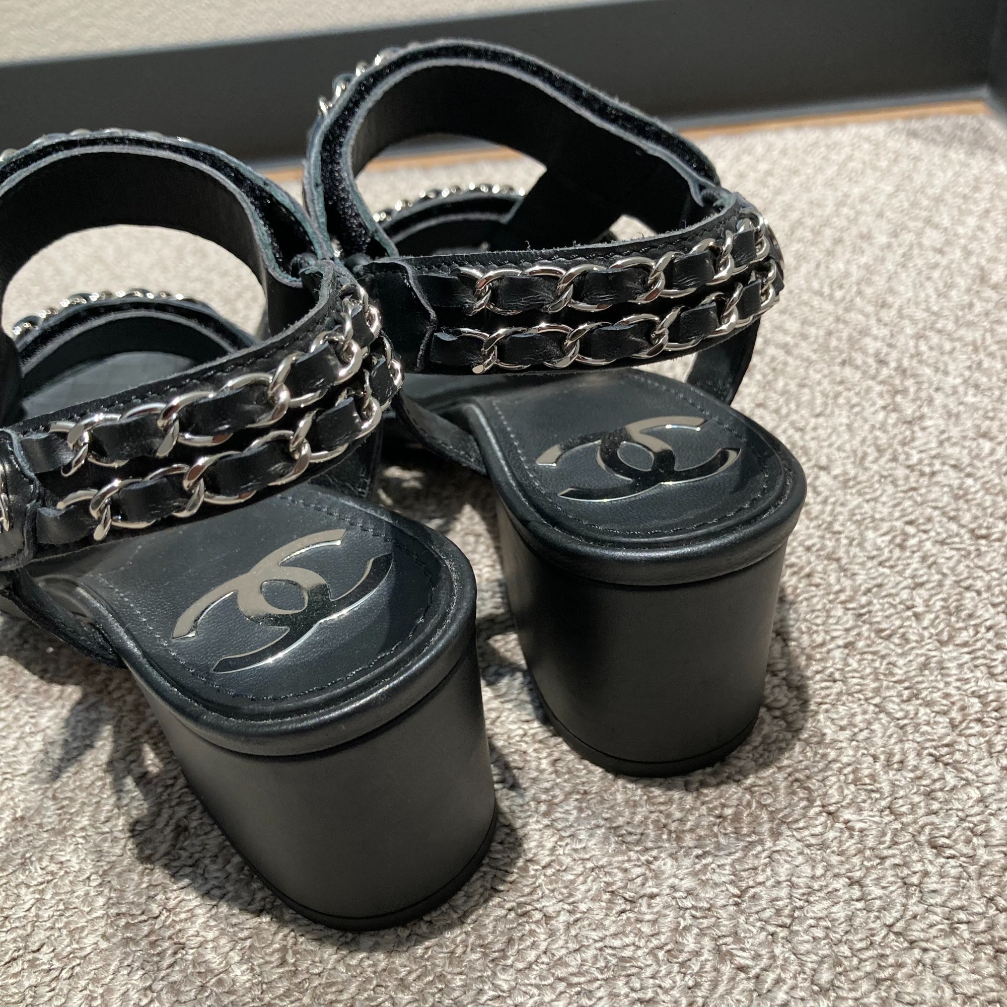 CHANEL ブラック ストラップサンダル CHANEL】ストラップサンダル[2025.08.26発行]｜トレファク