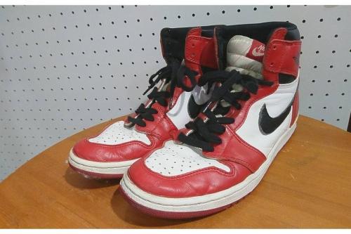 NIKE