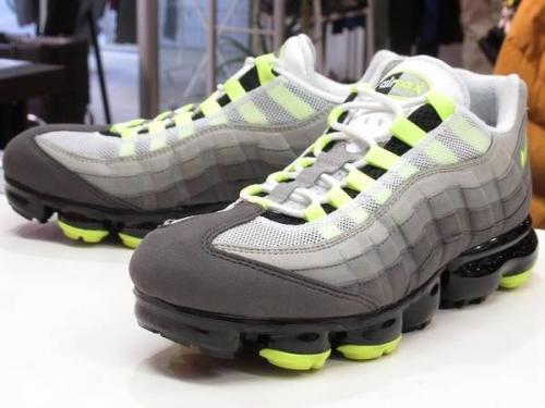 スニーカーのNIKE