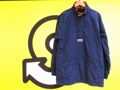 adidasのアディダス