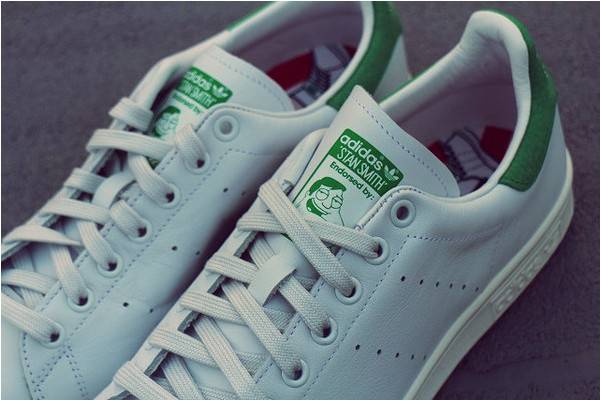 このスタンスミス 何かが違う 15 02 23発行